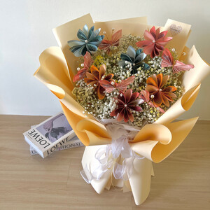 Cash butterfly flower w baby breath 01
